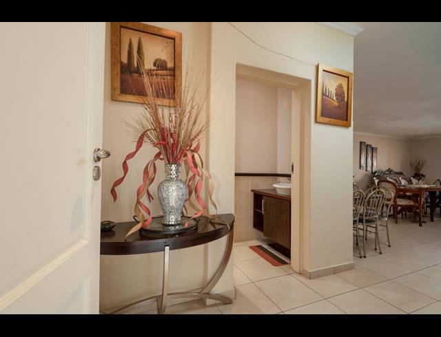 2 BEDROOM SIMPLEX FOR SALE IN LA LUCIA RIDGE